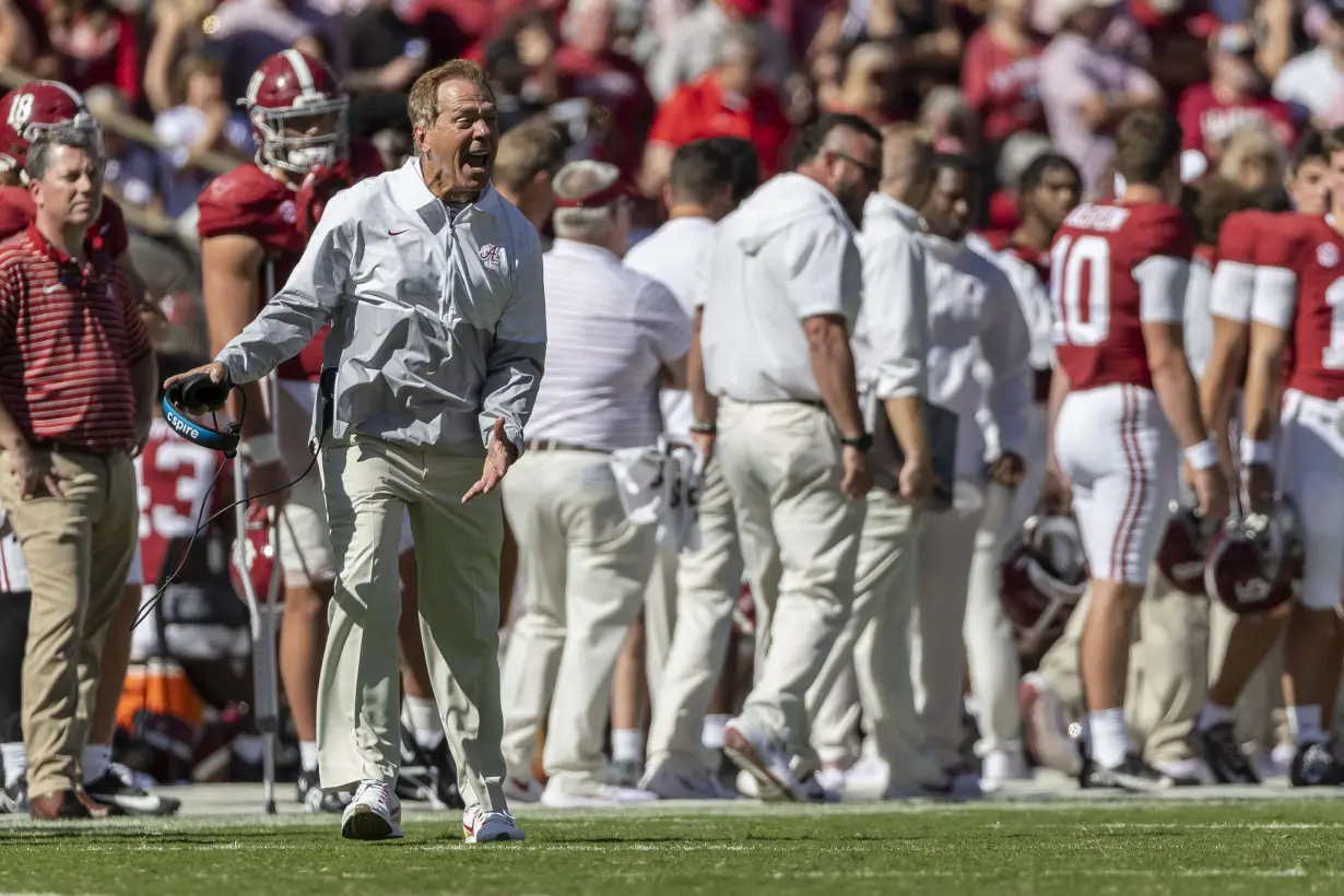 No. 11 Alabama holds off Arkansas comeback, wins 24-21 to stay perfect in SEC