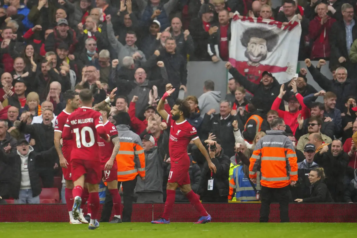 Man United gets emotional victory to pay tribute to Bobby Charlton. Man City and Liverpool also win