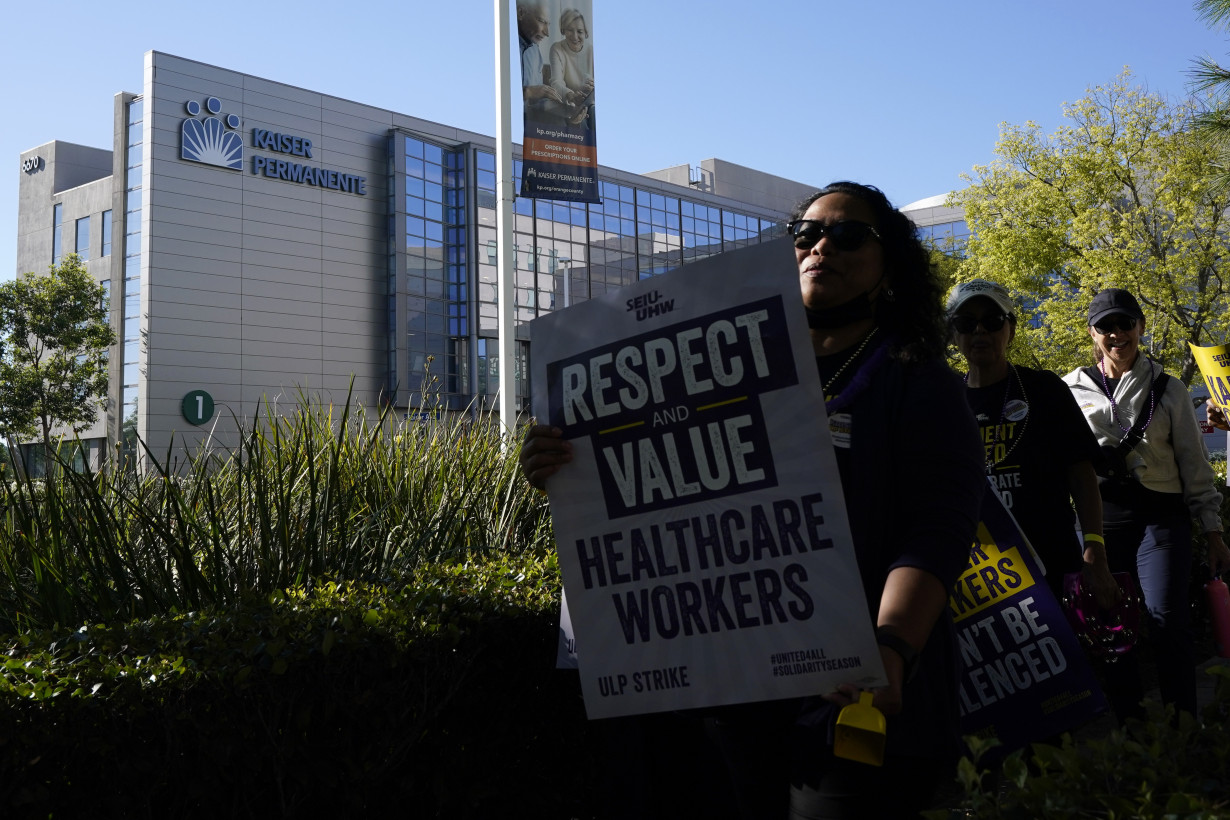 Health care workers picket outside US hospitals in multiple states, kicking off 3-day strike