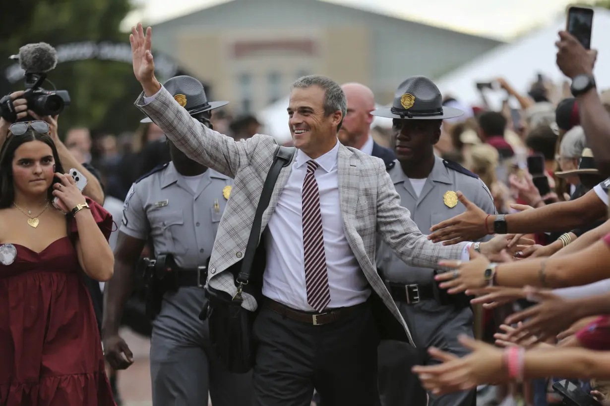 Beamer Break: South Carolina football coach injures his foot in a frustrated, postgame kick