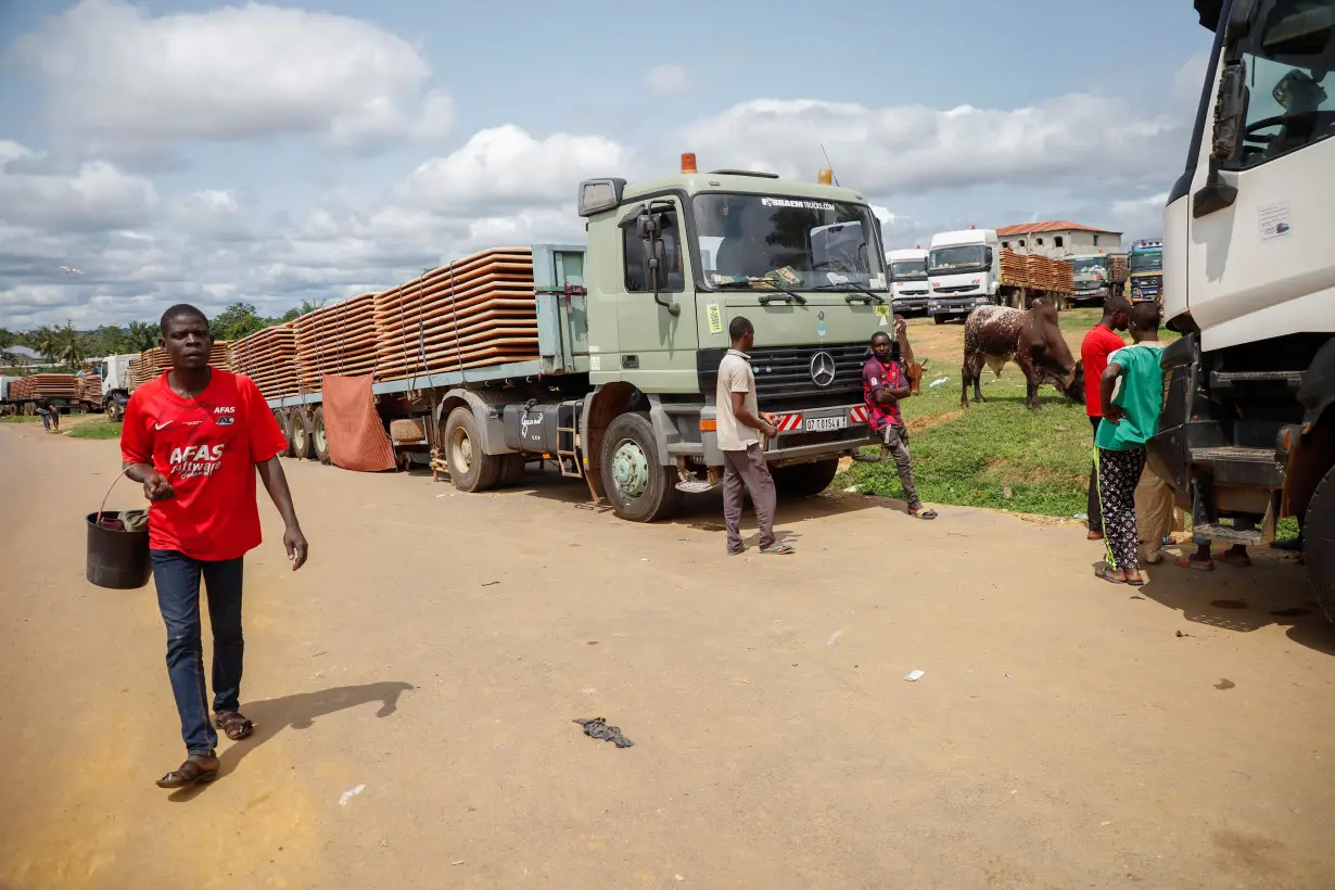 Gabon shutdown leaves truck drivers stranded at border crossing