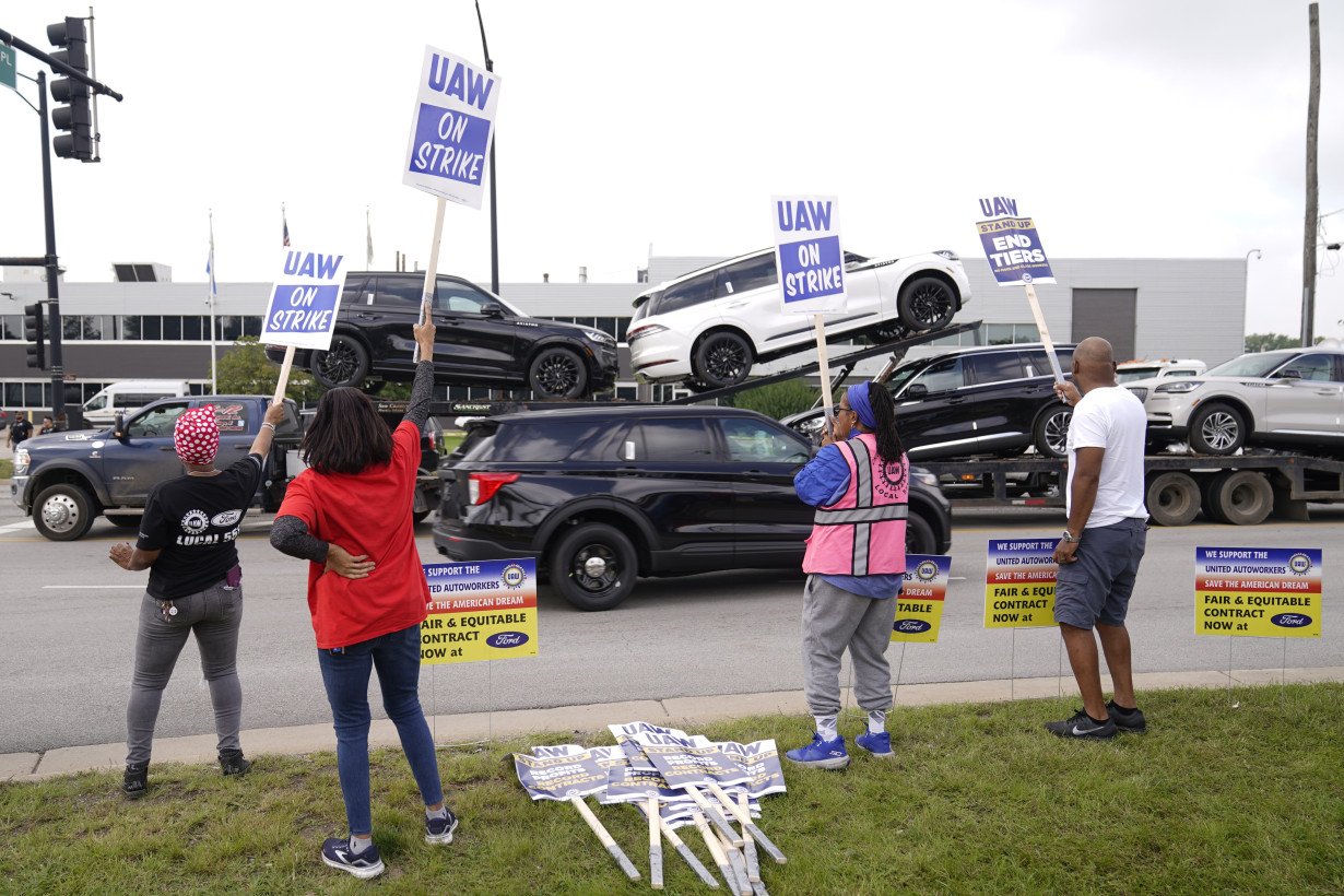 Auto Workers Strikes