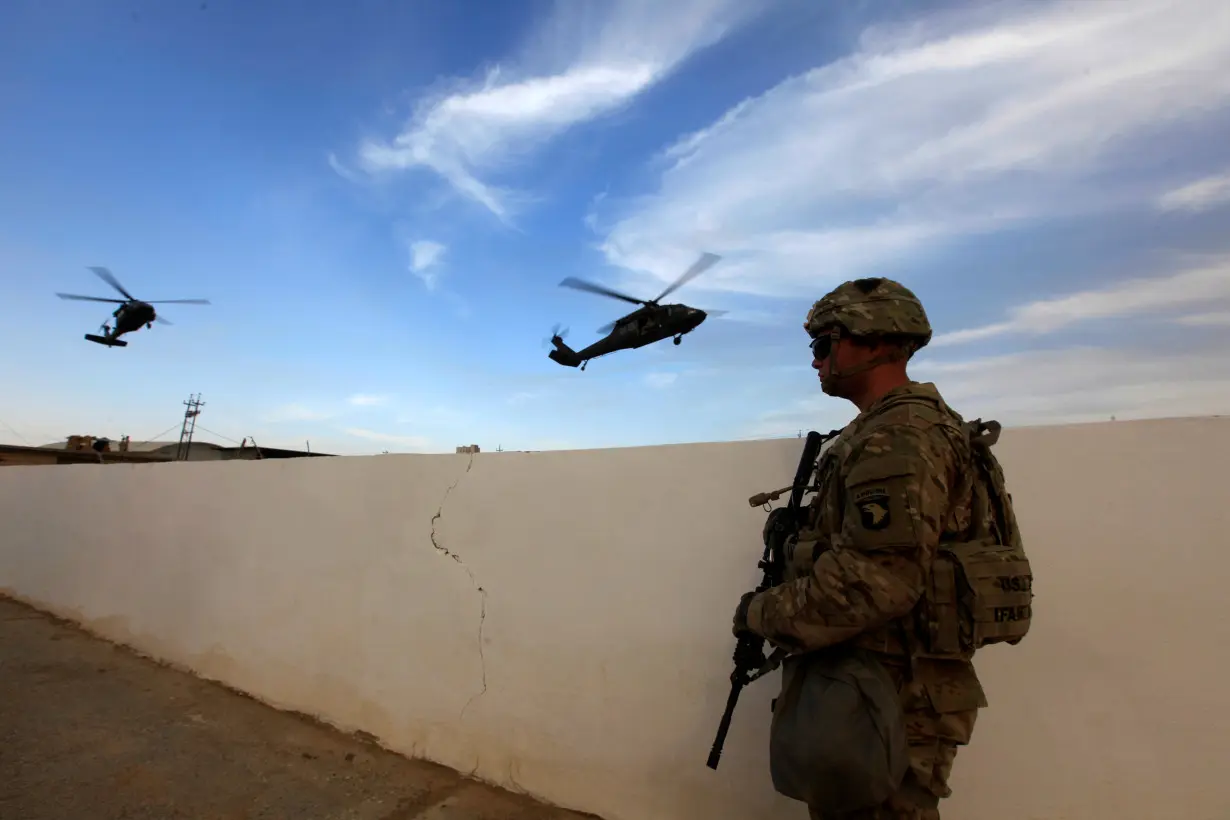 A U.S army soldier stands with his weapon at a military base in the Makhmour area near Mosul during operation to attack Islamic State militants in Mosul