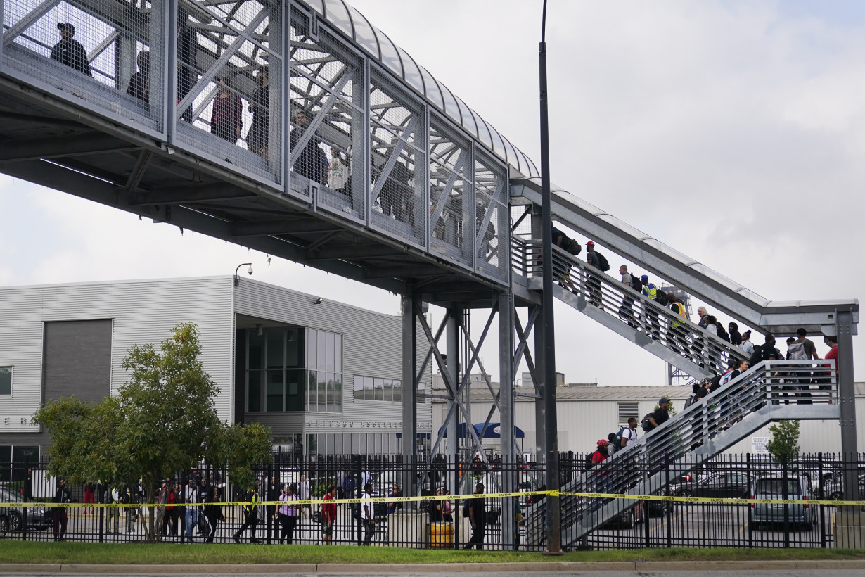 United Auto Workers strikes spread as 7,000 more workers at two plants join the picket line