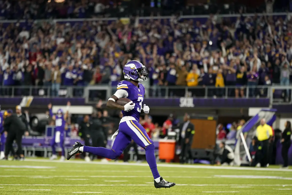 Vikings outlast 49ers 22-17 with 2 Cousins-Addison TDs and 2 late interceptions by Bynum