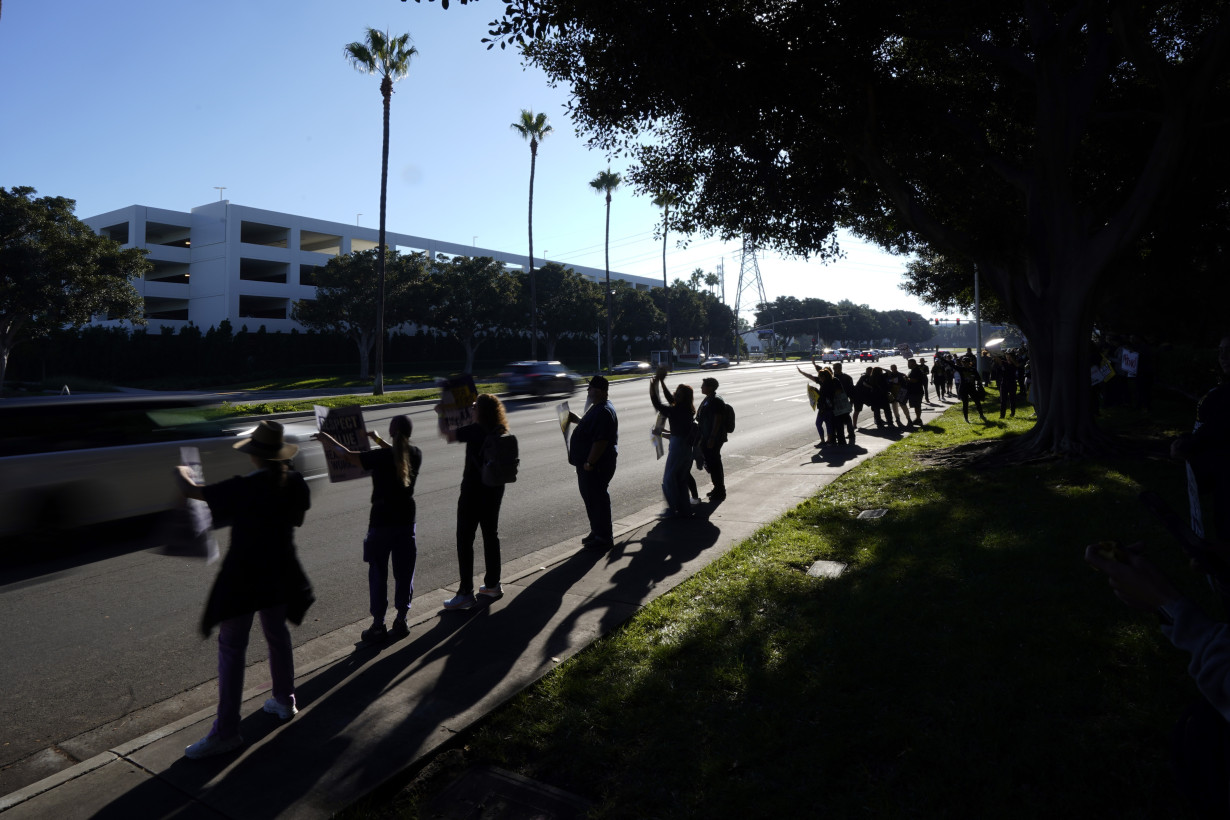 Health care workers picket outside US hospitals in multiple states, kicking off 3-day strike