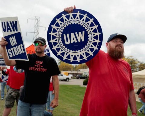 Bumpy September for auto ETFs as UAW strike, higher rates weigh