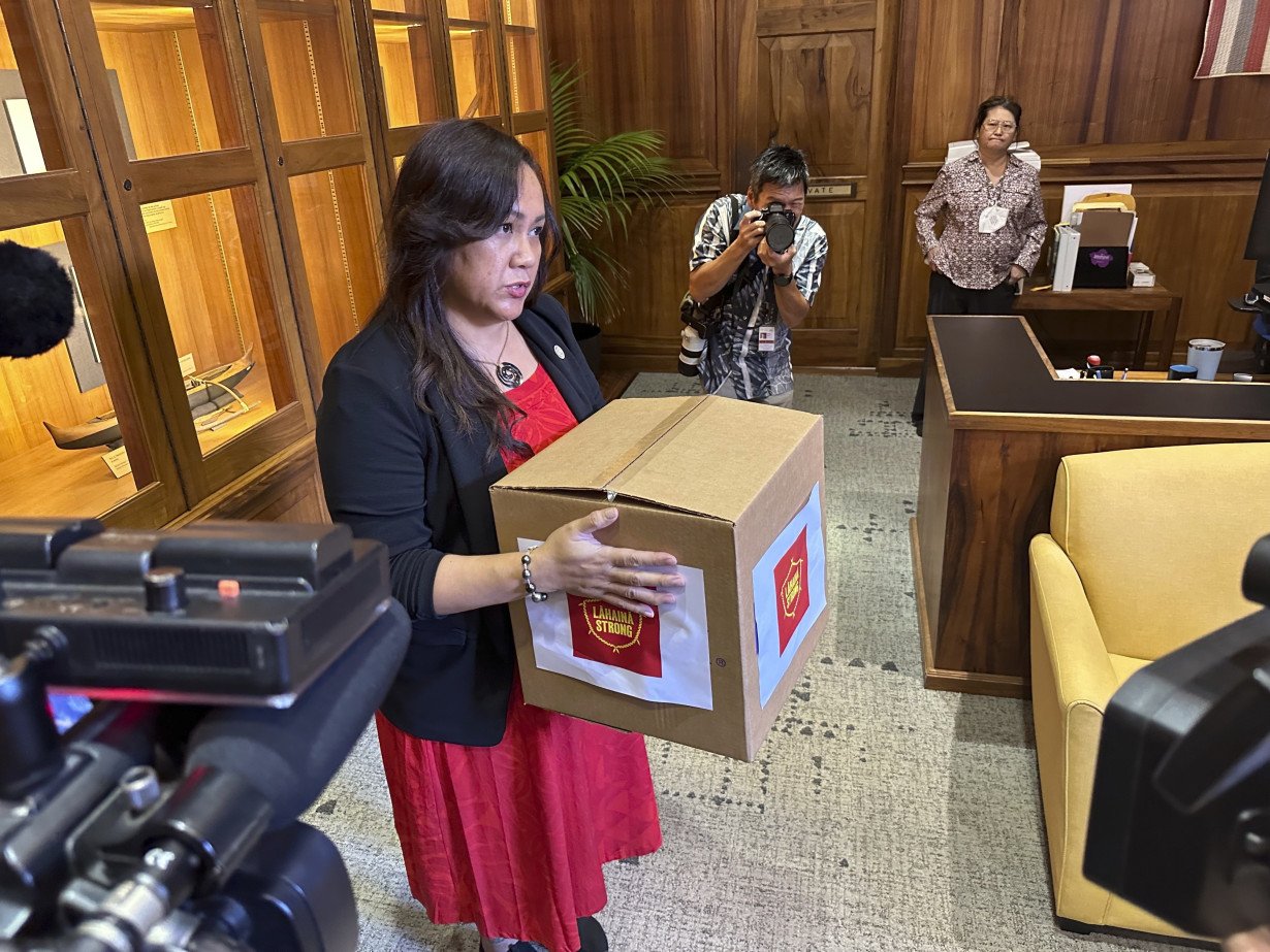 Lahaina residents deliver petition asking Hawaii governor to delay tourism reopening