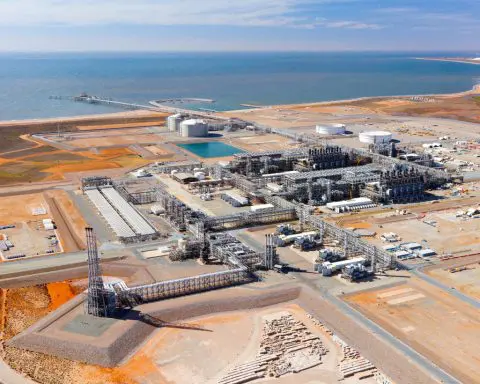 Chevron Australia, unions make progress in LNG talks but deal elusive