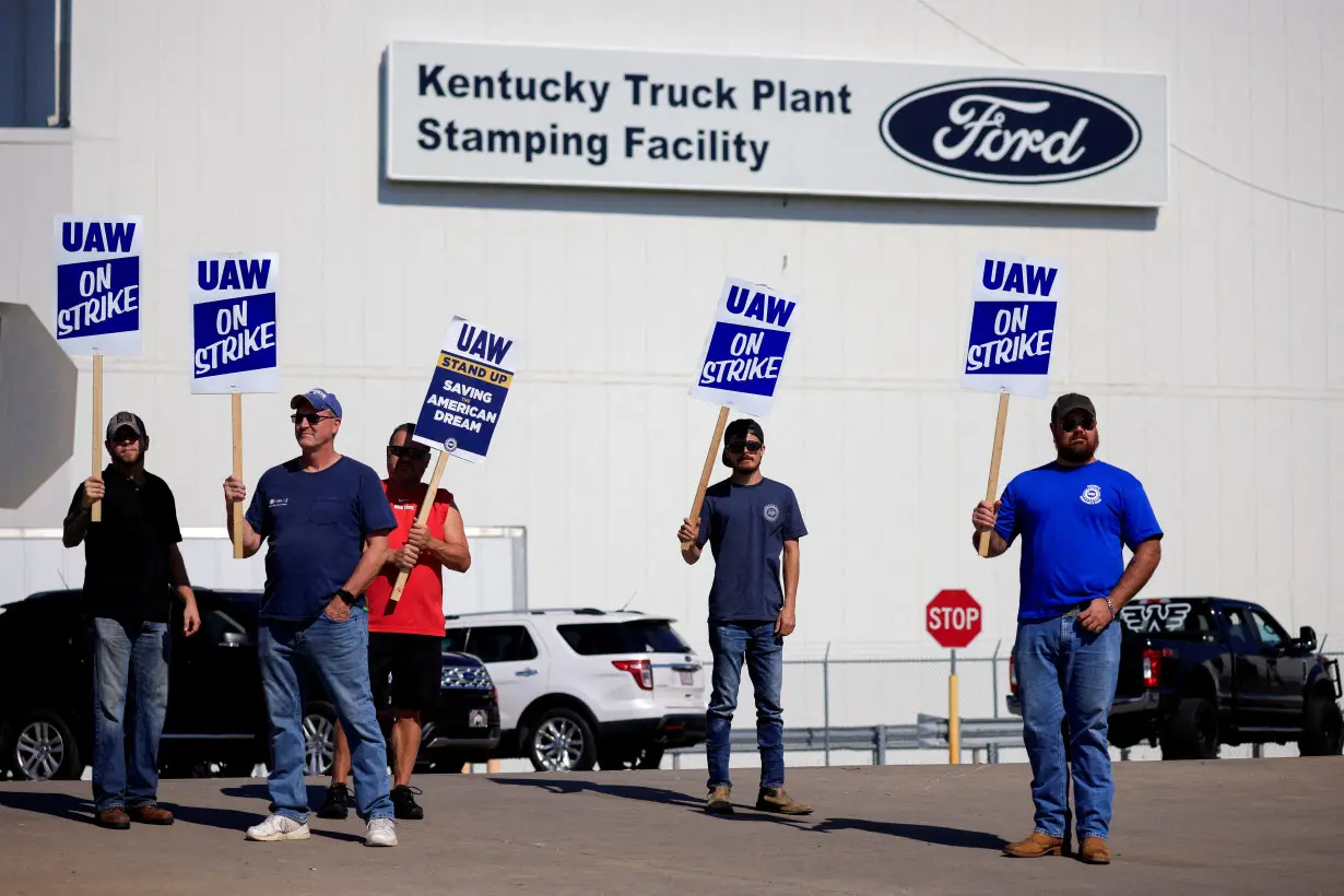 FILE PHOTO: United Auto Workers (UAW) union members picket outside Ford's Kentucky truck plant