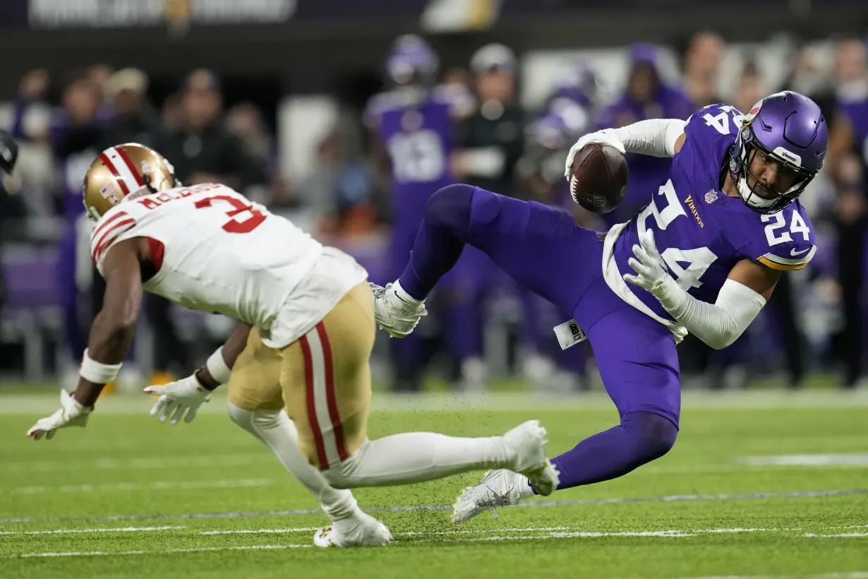 Vikings outlast 49ers 22-17 with 2 Cousins-Addison TDs and 2 late interceptions by Bynum