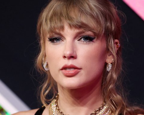 Taylor Swift's NFL era: Pop star attends second Chiefs football game