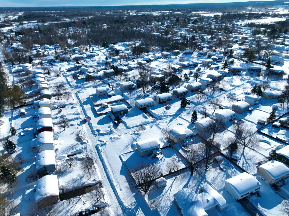 US single-family starts rise; soaring mortgage rates a challenge