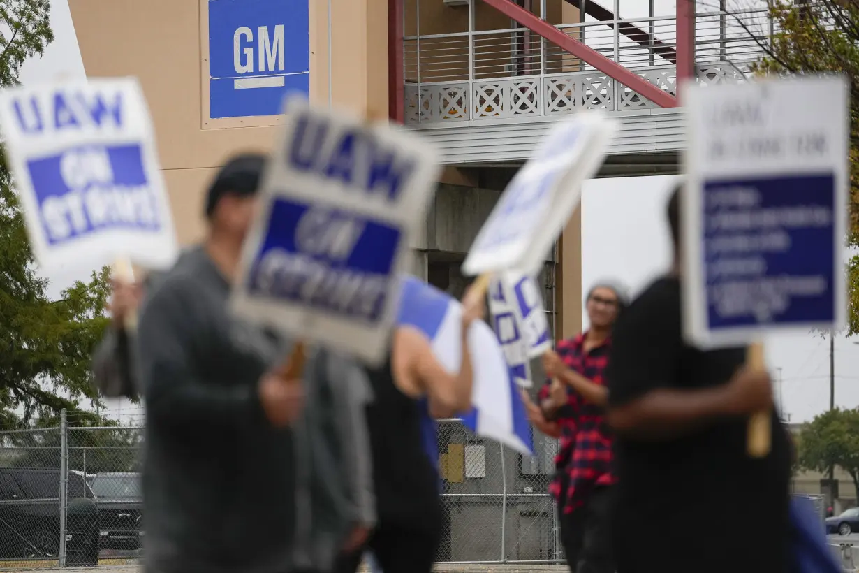 Auto Workers Strikes