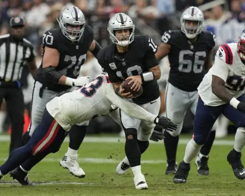 Raiders QB Jimmy Garoppolo won't play at Chicago, AP source says