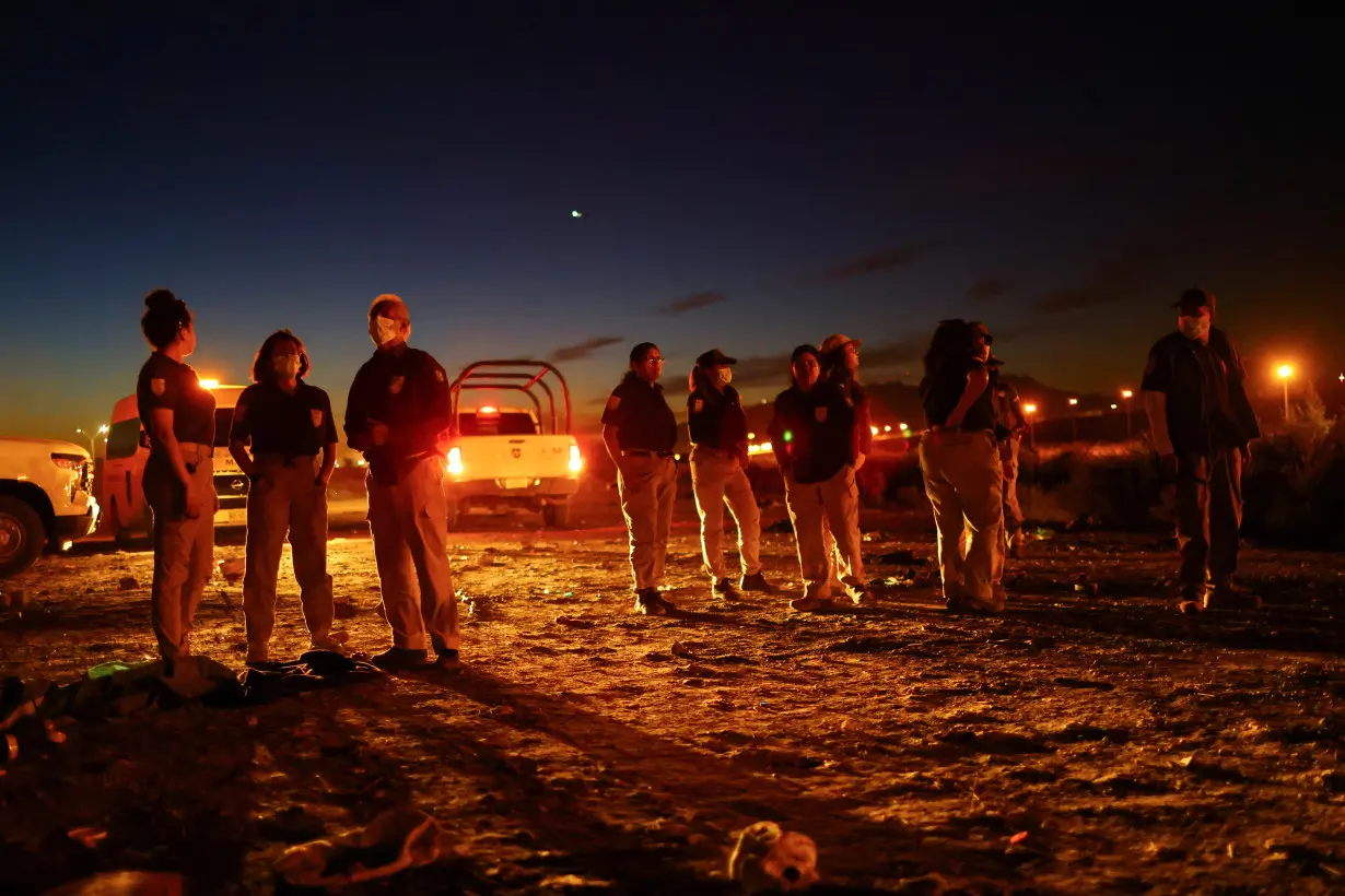 Agents from Mexico's National Institute of Migration (INM) carry out an operation on the banks of the Rio Bravo river, in Ciudad Juarez