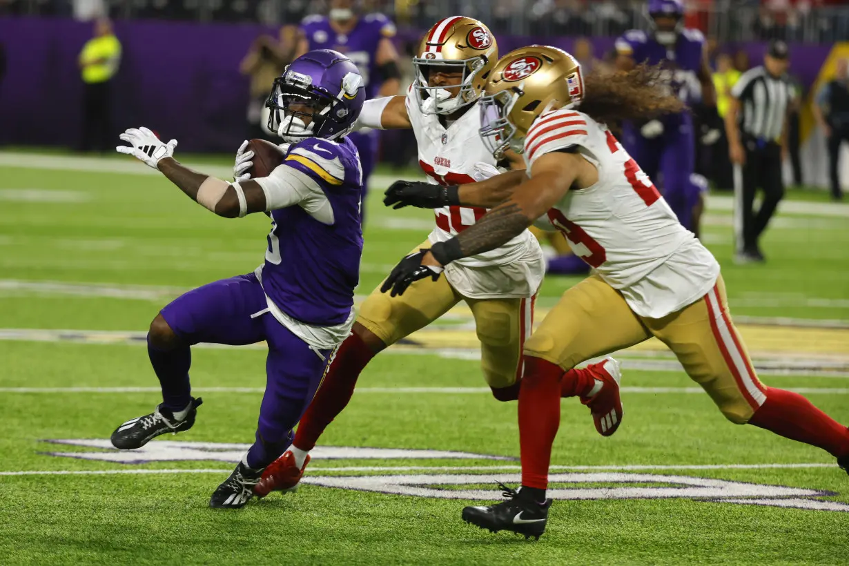 Vikings outlast 49ers 22-17 with 2 Cousins-Addison TDs and 2 late interceptions by Bynum