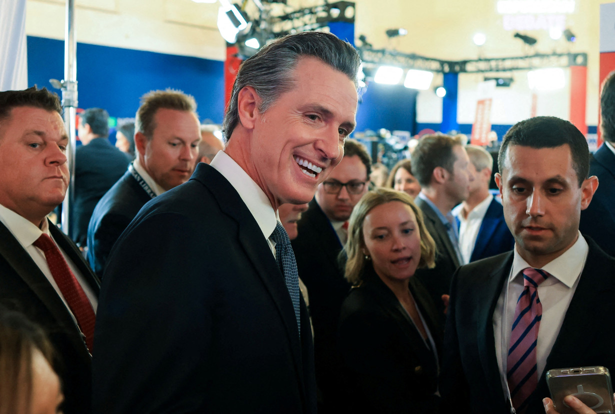 FILE PHOTO: Republican U.S. Presidential candidates participate in their second debate of the 2024 U.S. presidential campaign in Simi Valley, California