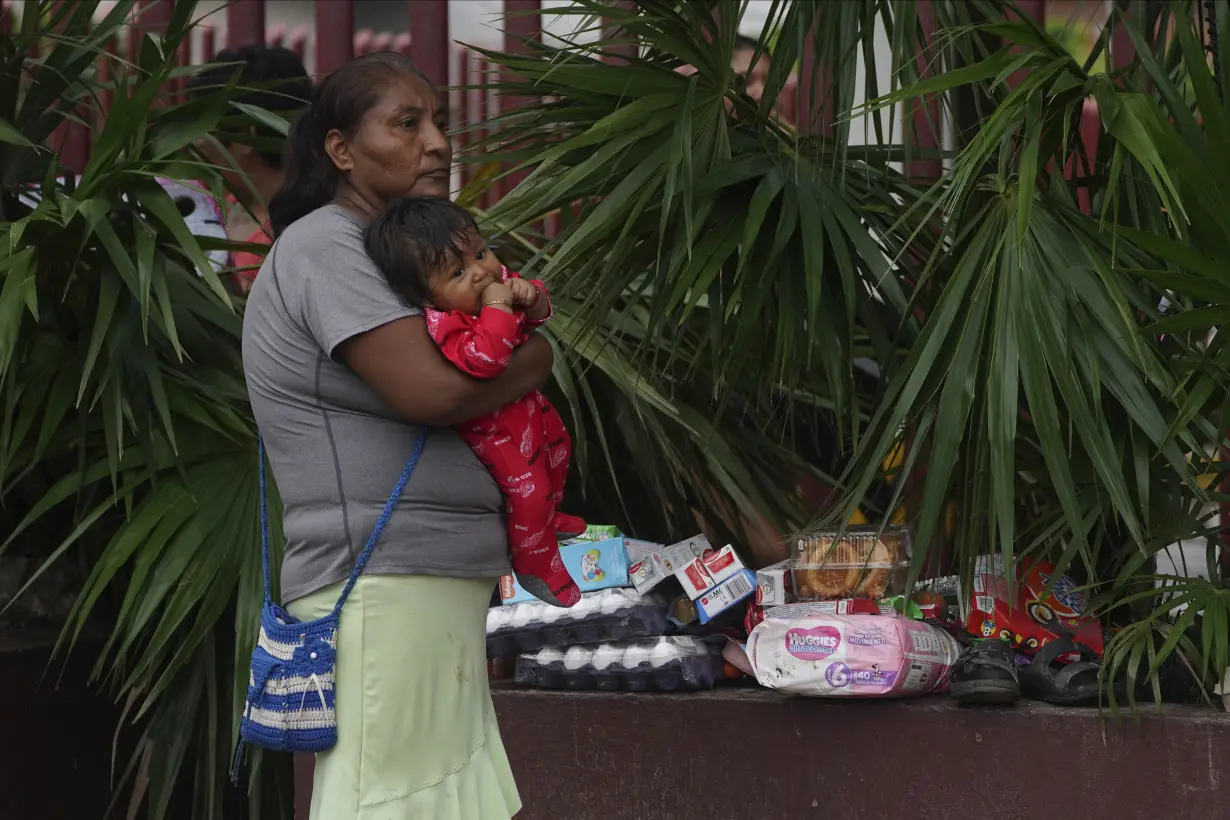 Survivors of deadly Hurricane Otis grow desperate for food and aid amid slow government response