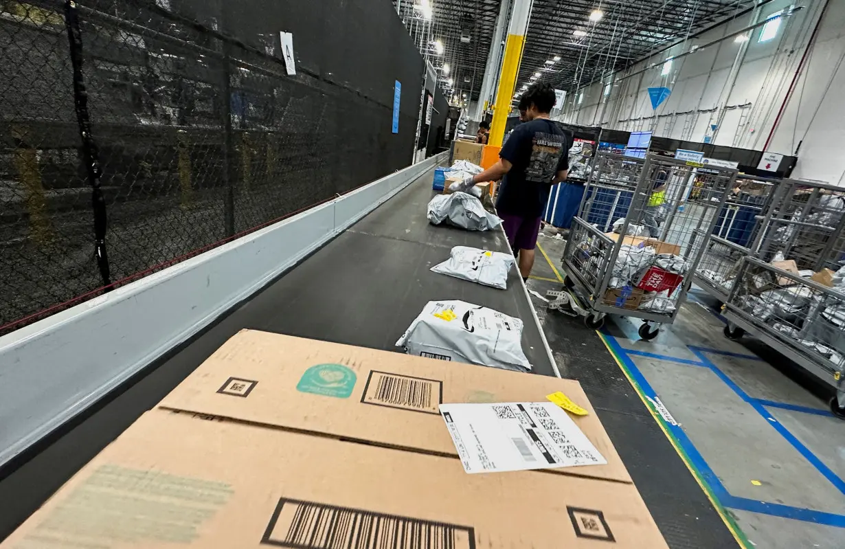 FILE PHOTO: New York Amazon facility