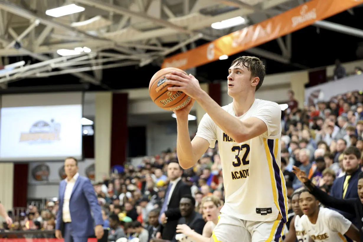 Top basketball recruit Cooper Flagg chooses Duke over UConn