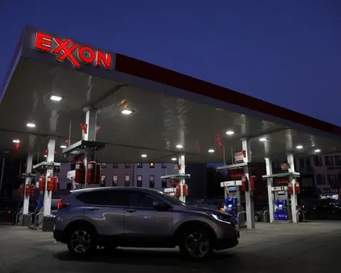 Exxon 3Q profits to climb from last quarter on higher prices