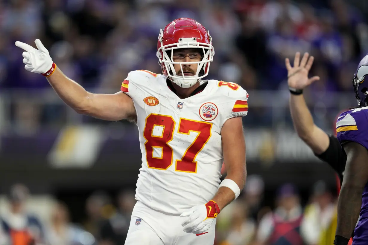 Patrick Mahomes, Chiefs outlast Vikings 27-20; Travis Kelce catches TD pass after hurting ankle