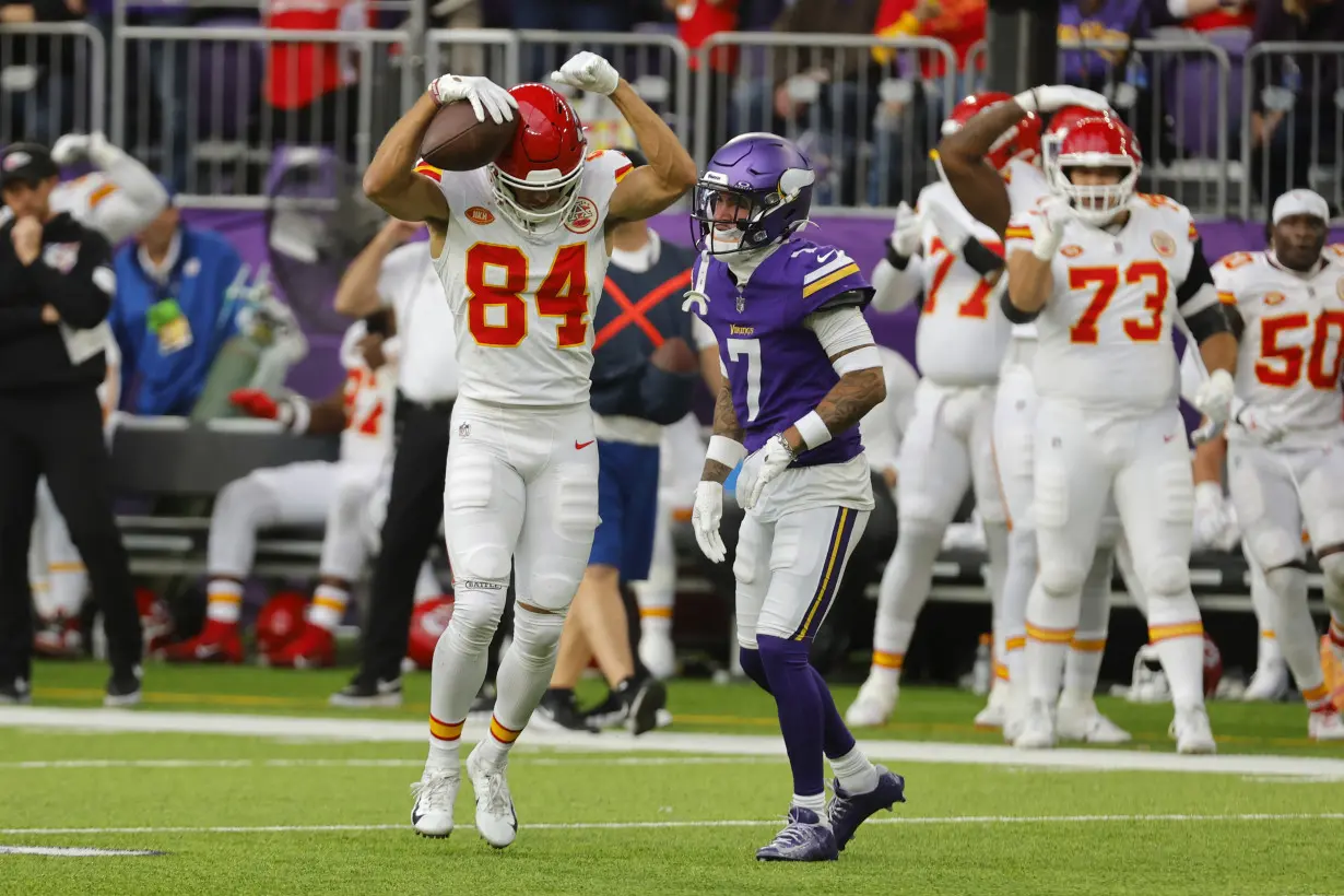 Patrick Mahomes, Chiefs outlast Vikings 27-20; Travis Kelce catches TD pass after hurting ankle