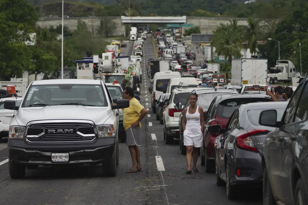 Survivors of deadly Hurricane Otis grow desperate for food and aid amid slow government response