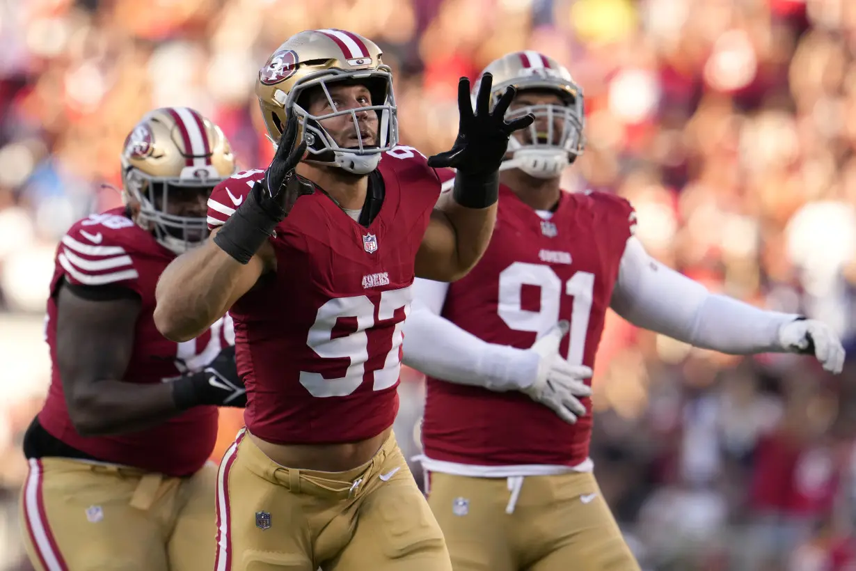 Brock Purdy throws 4 TD passes to lead the 49ers past the Cowboys 42-10