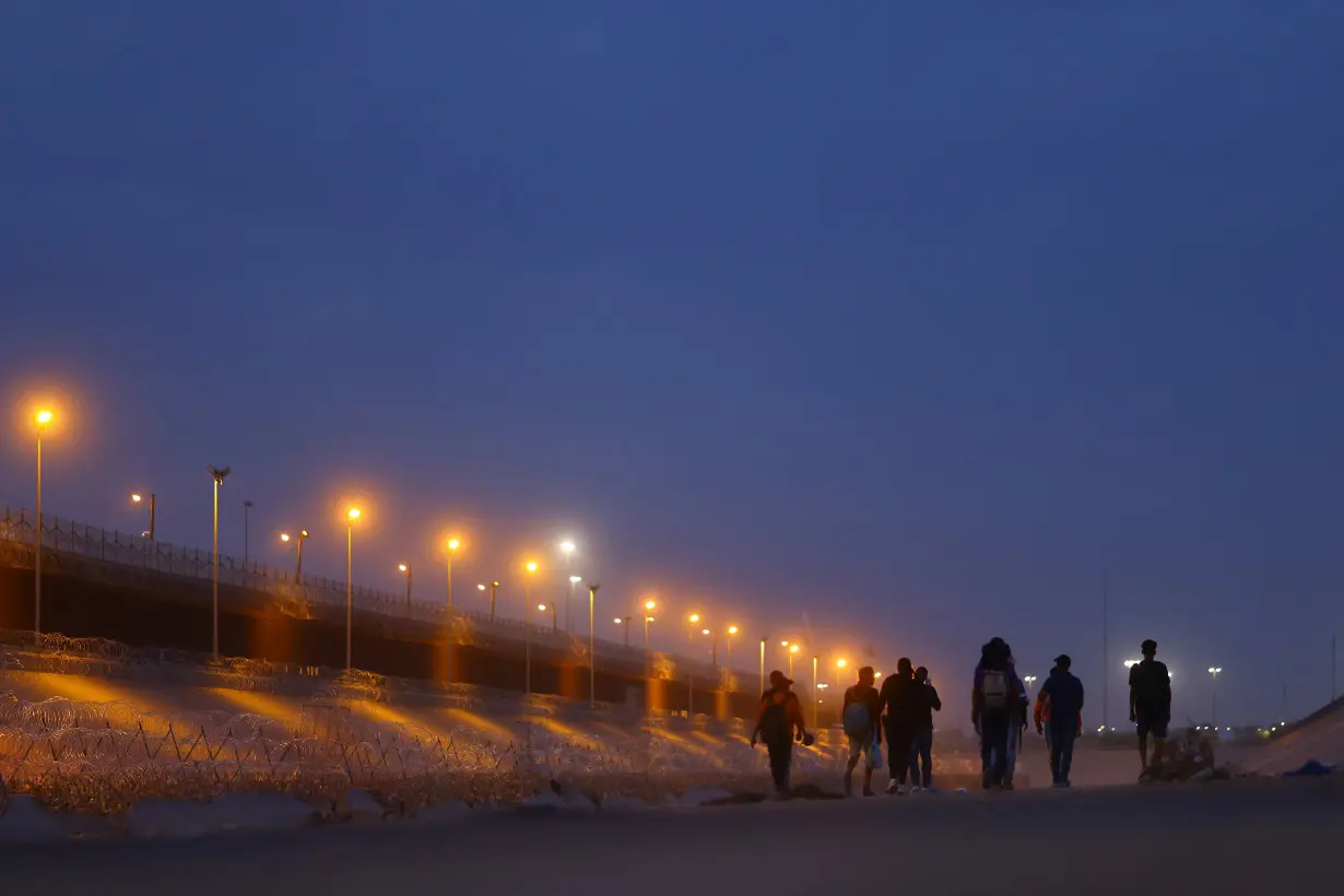 As temperatures rise, desert trek across U.S.-Mexico border becomes more perilous for migrants