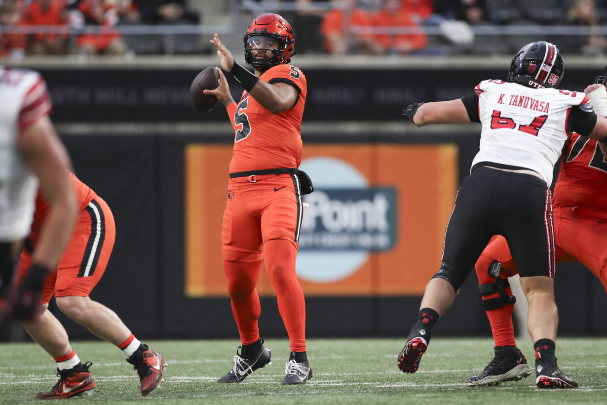 Silas Bolden has 2 TDs to help No. 19 Oregon State beat No. 10 Utah 21-7