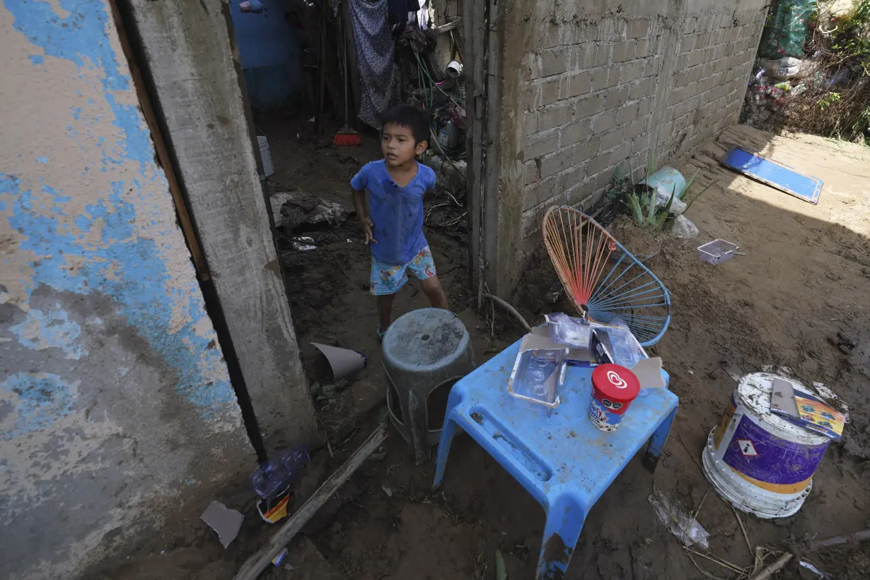 Survivors of deadly Hurricane Otis grow desperate for food and aid amid slow government response