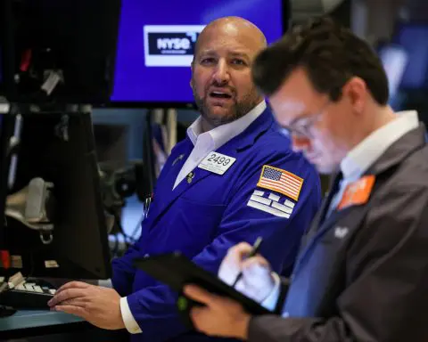 S&P 500, Nasdaq fall with data, geopolitics offsets strong results