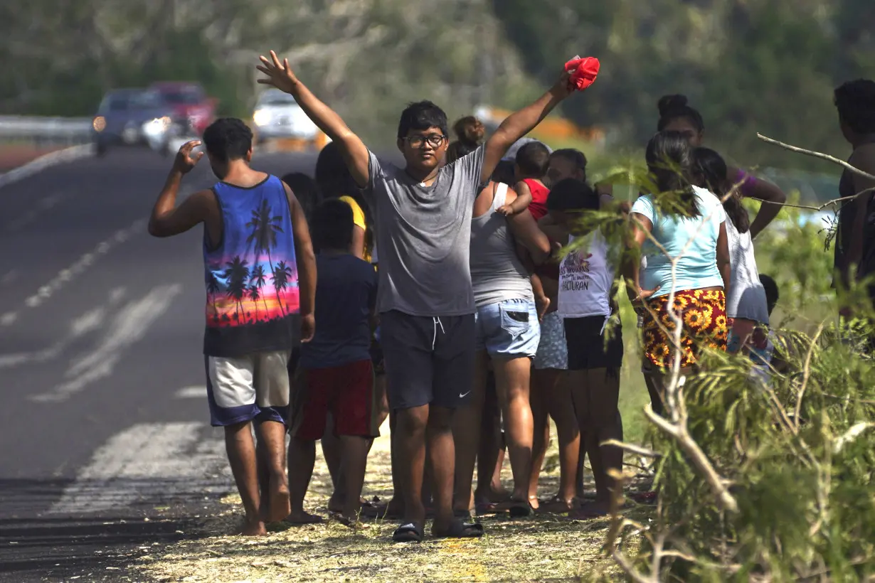 Families hunt for loved ones not heard from since Hurricane Otis pummeled Acapulco