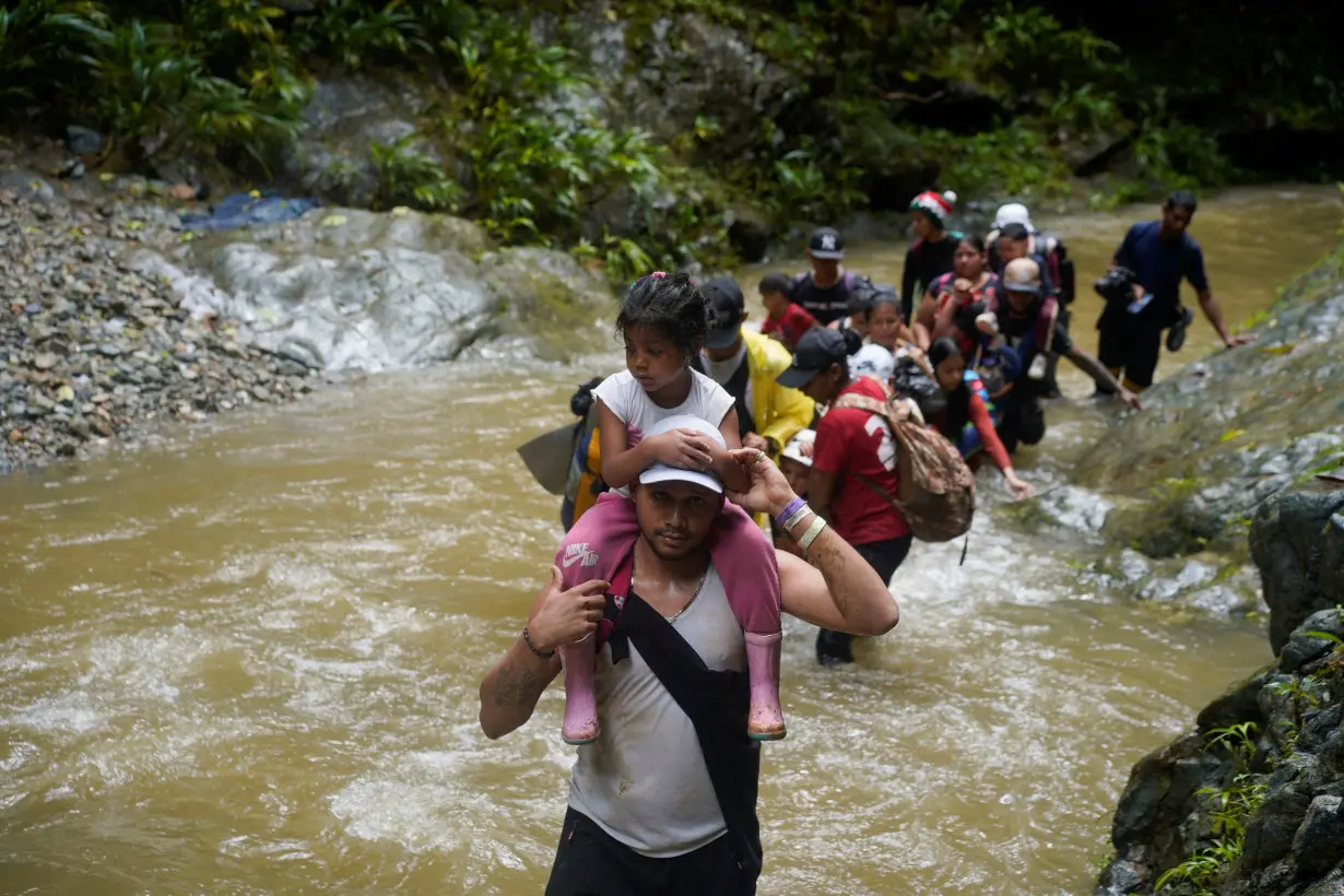 FILE PHOTO: FILE PHOTO: UNICEF reports record number of children crossing Panama's Darien Gap