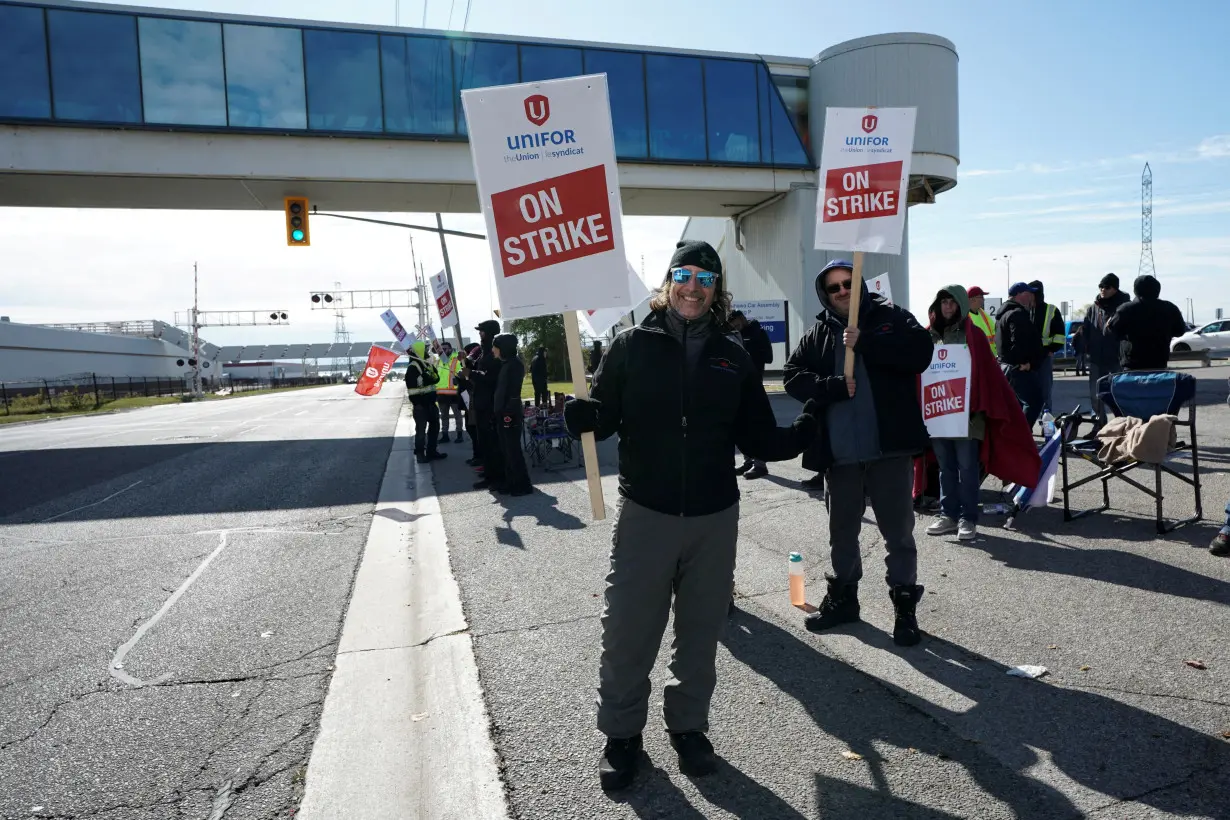 FILE PHOTO: Unifor workers picket an entrance to the GM's Oshawa assembly complex