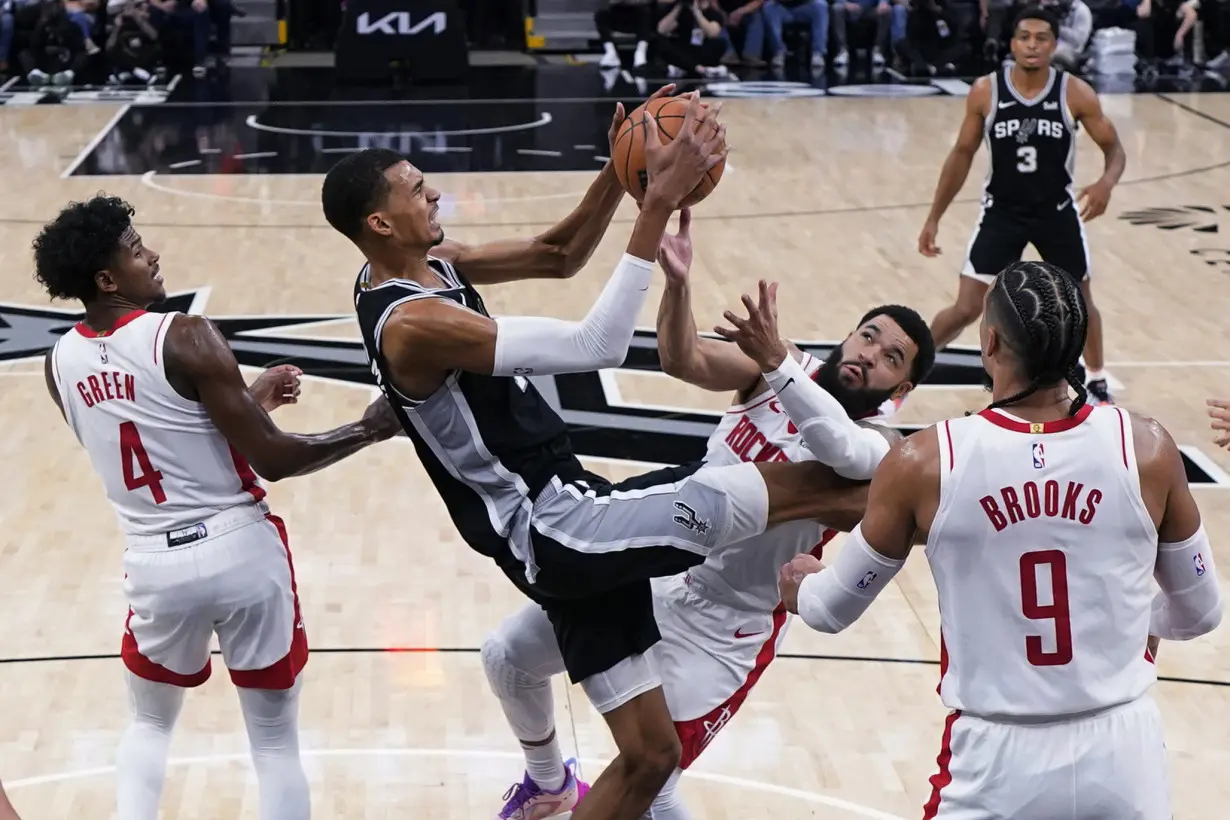 Wembanyama makes tying basket in regulation, then earns his first NBA win as Spurs top Rockets in OT