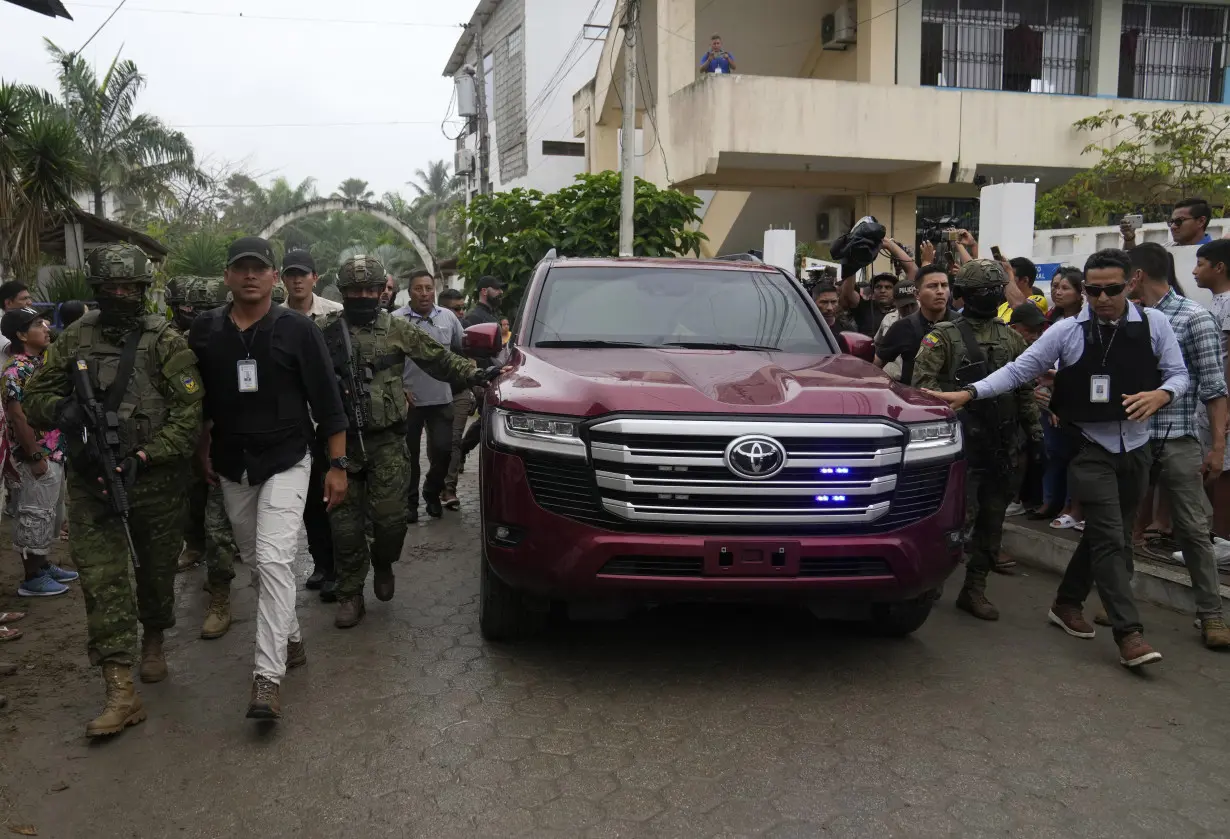 Daniel Noboa, heir to banana fortune, wins Ecuador’s presidential runoff election