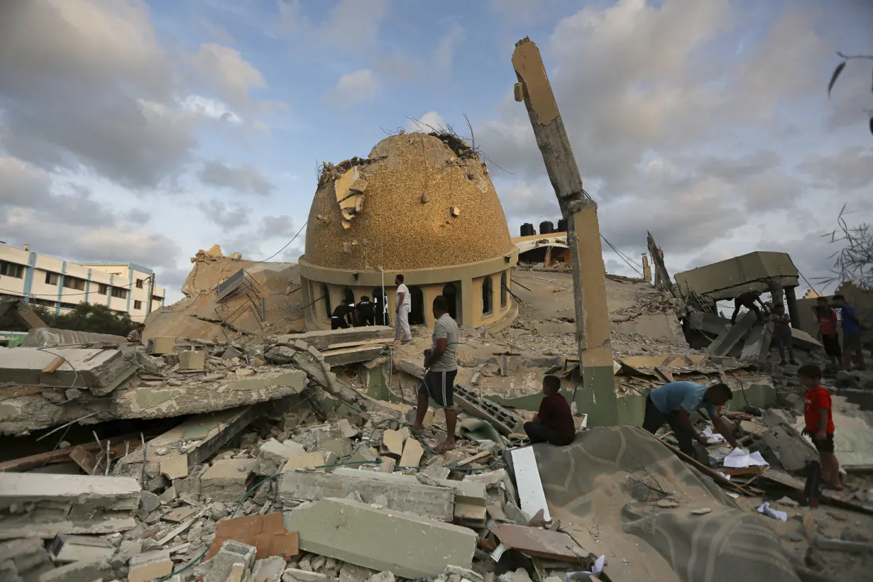 The morgue at Gaza's biggest hospital is overflowing as Israeli attacks intensify