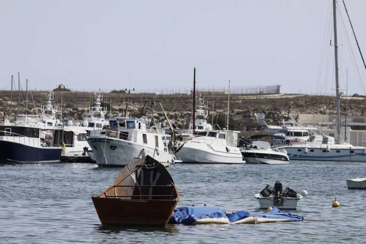 Italy approves new migrant detention as talk turns to naval blockade to prevent launching of boats