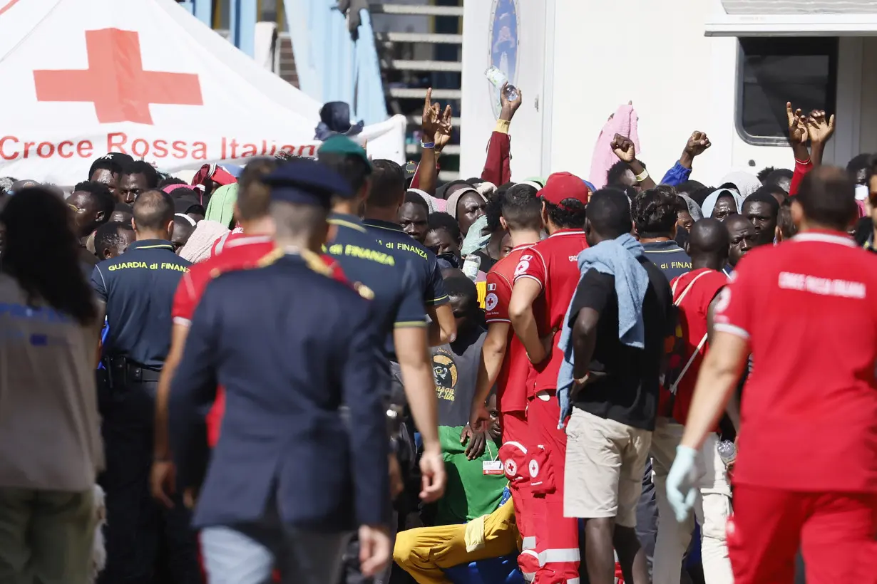 Italy approves new migrant detention as talk turns to naval blockade to prevent launching of boats