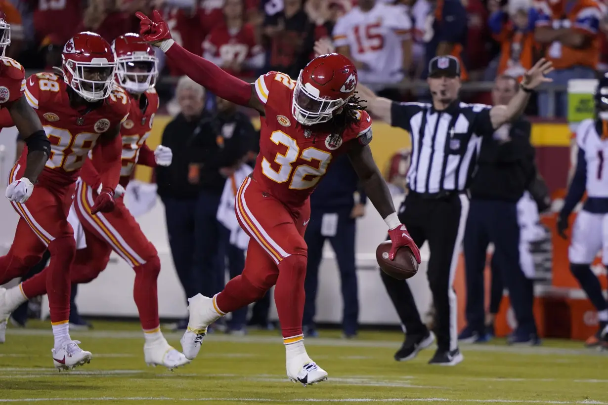 Mahomes throws TD pass, Kelce has big game with Swift watching again as Chiefs beat Broncos 19-8