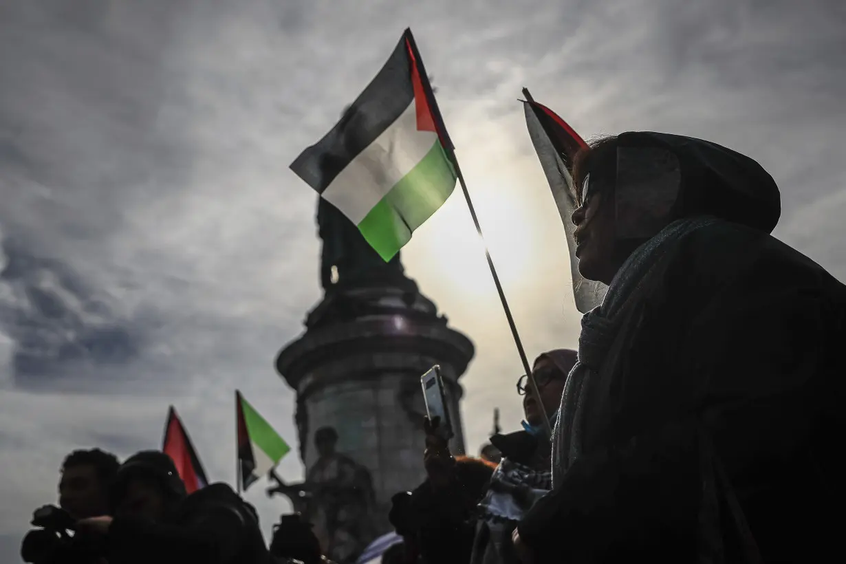 European cities see vigils to oppose antisemitism and rallies seeking relief for Gaza