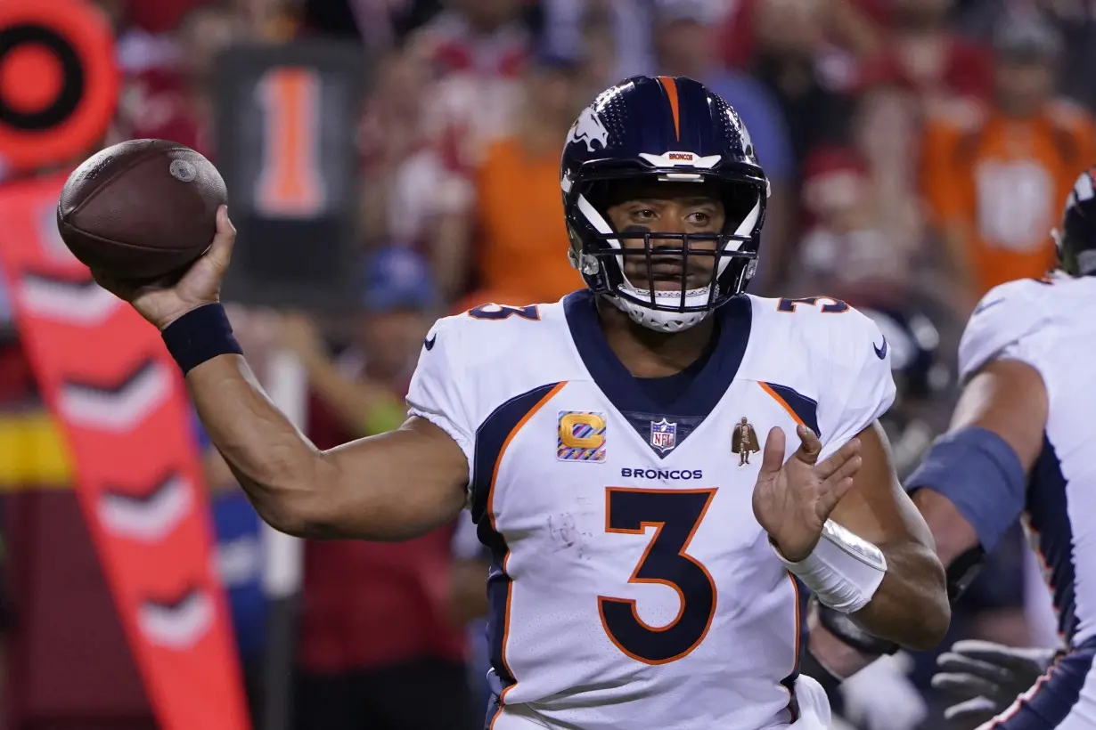 Mahomes throws TD pass, Kelce has big game with Swift watching again as Chiefs beat Broncos 19-8