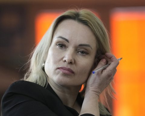 Former Russian state TV journalist gets 8 1/2-year sentence in absentia for Ukraine war criticism