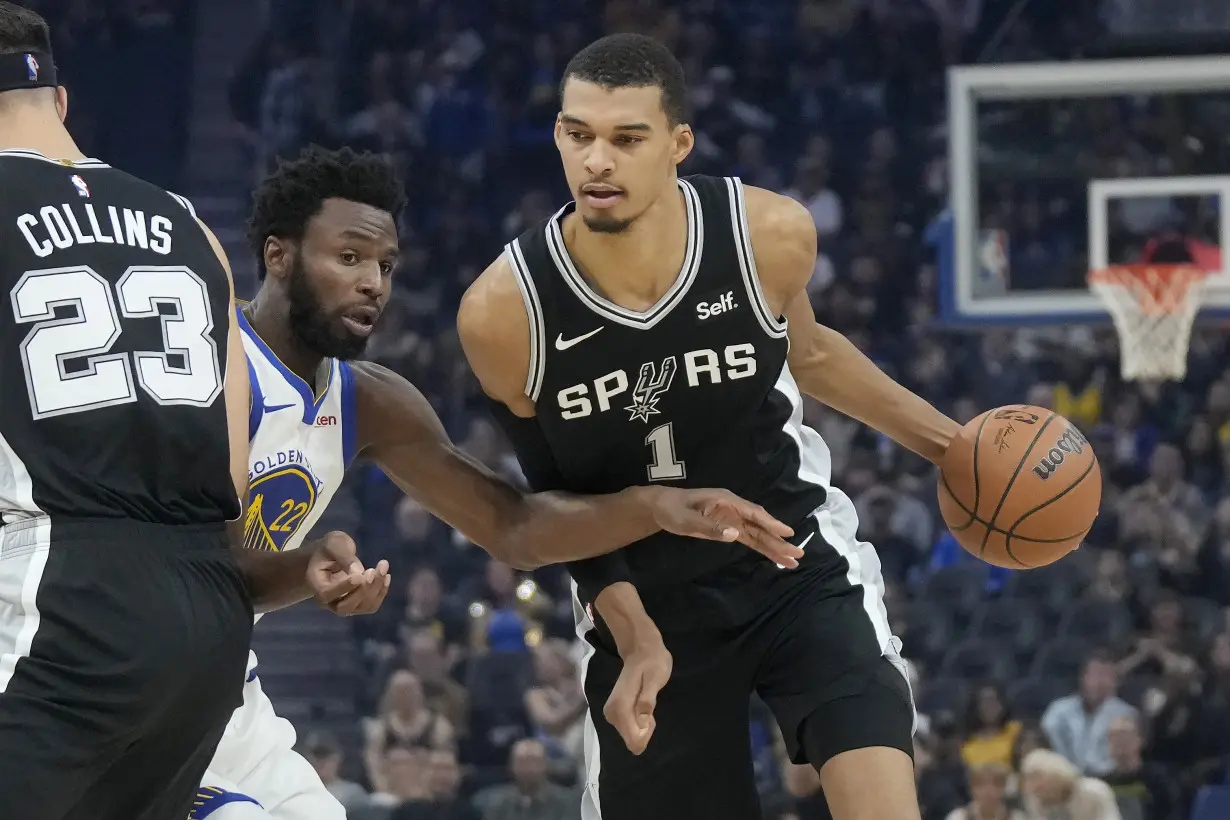 No. 1 pick Wembanyama scores 15 points in NBA debut as Spurs fall to Mavericks in opener