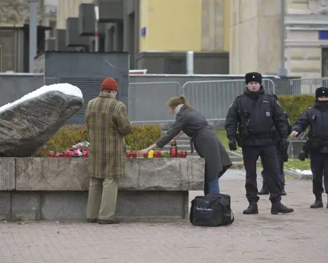 Russians commemorate victims of Soviet repression as a present-day crackdown on dissent intensifies