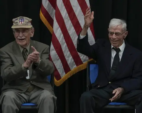 China honors American veterans of World War II known as Flying Tigers in an effort to improve ties