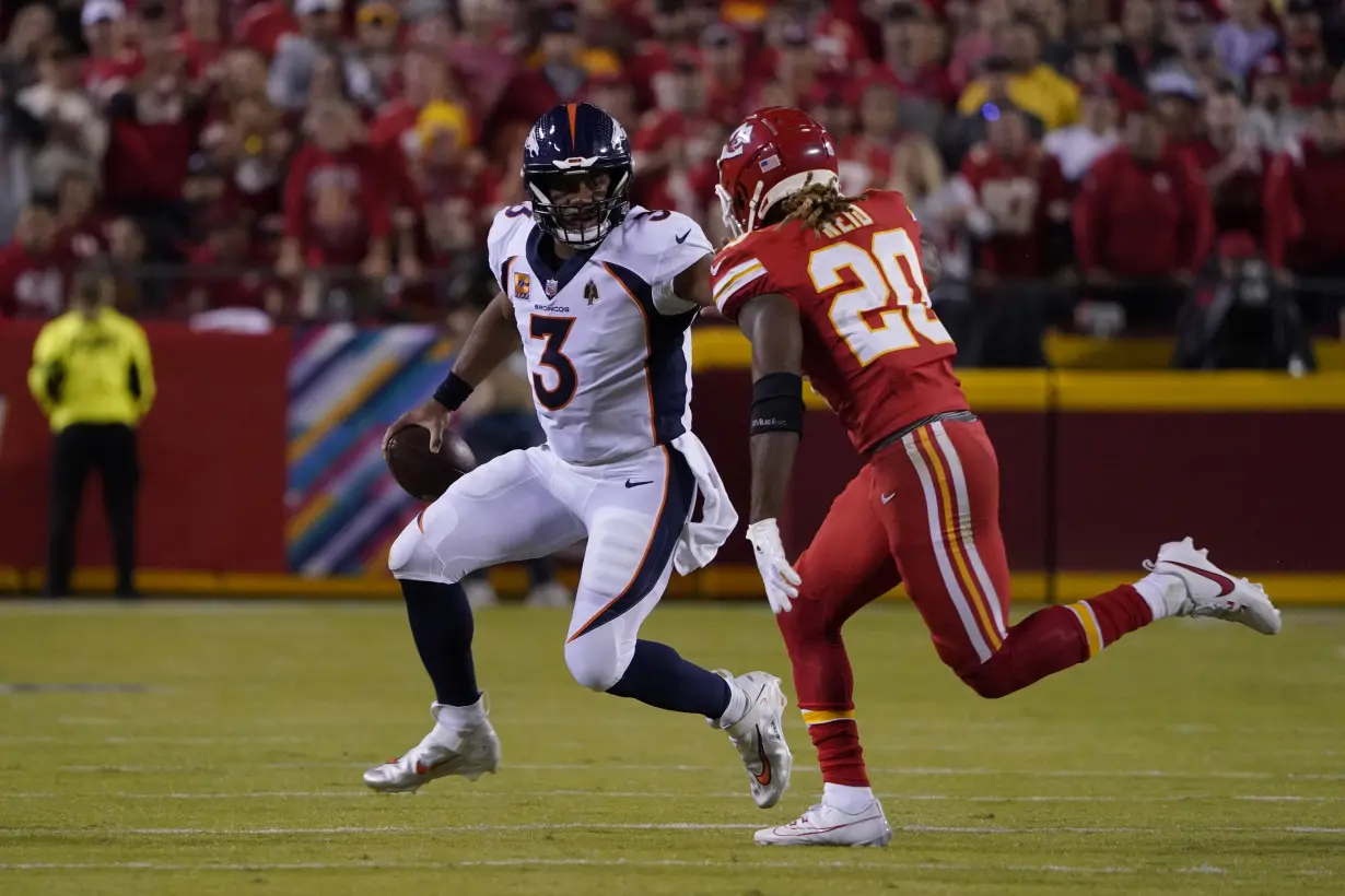 Broncos Chiefs Football